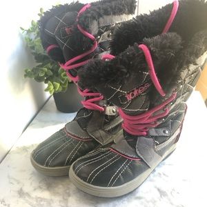 Totes faux fur boots girls 13M pink and black